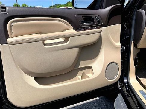 Used 2014 GMC Yukon XL Denali image 17