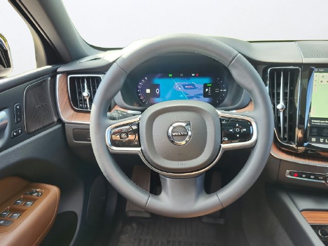 Used 2024 Volvo XC60 T8 Plus w/ Climate Package AWD/4WD image 9