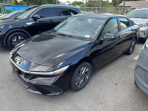 Used 2024 Hyundai Elantra SEL FWD image 8