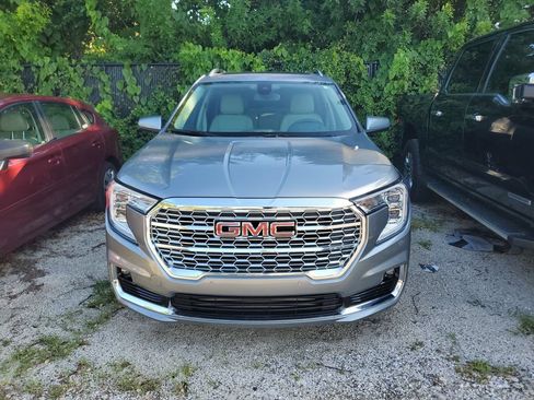 Used 2023 GMC Terrain Denali AWD/4WD image 2