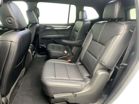 Used 2025 GMC Acadia Elevation w/ Elevation Premium Package image 14