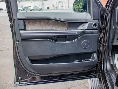 Used 2021 Ford Expedition Limited image 13