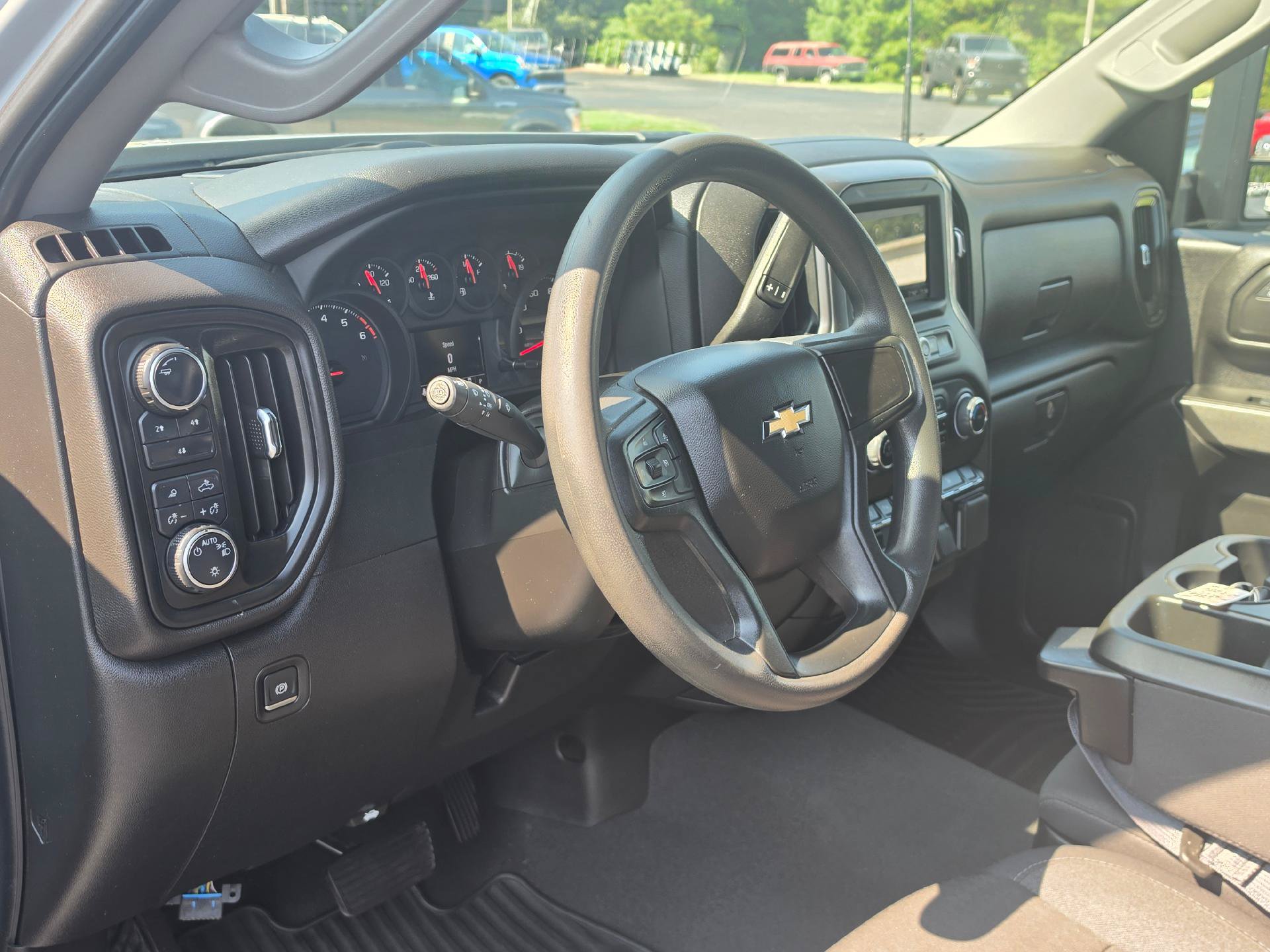 Used 2025 Chevrolet Silverado 2500 Custom w/ Custom Value Package AWD/4WD image 7