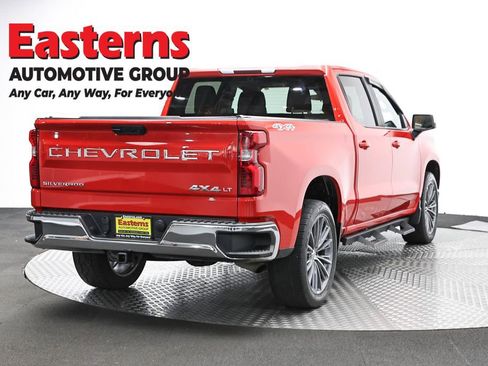 Used 2022 Chevrolet Silverado 1500 LT AWD/4WD image 5
