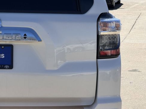 Used 2016 Toyota 4Runner Limited image 9