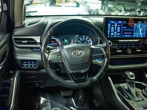 Used 2021 Toyota Highlander Limited AWD/4WD image 17