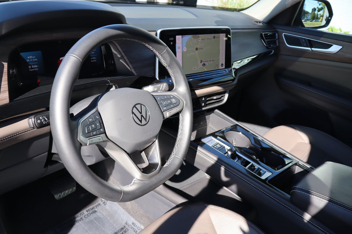 Used 2025 Volkswagen Atlas SEL AWD/4WD image 15