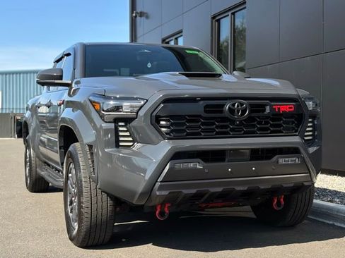 Used 2024 Toyota Tacoma TRD Sport w/ TRD Sport Premium Package image 10