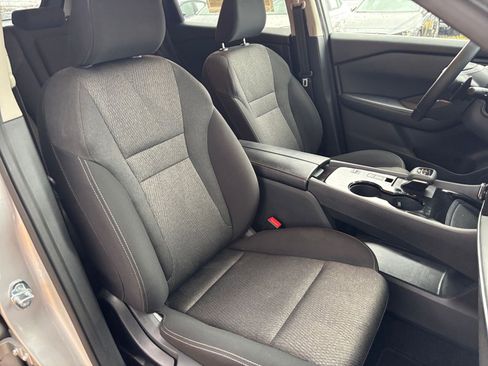 Used 2025 Nissan Rogue SV image 38