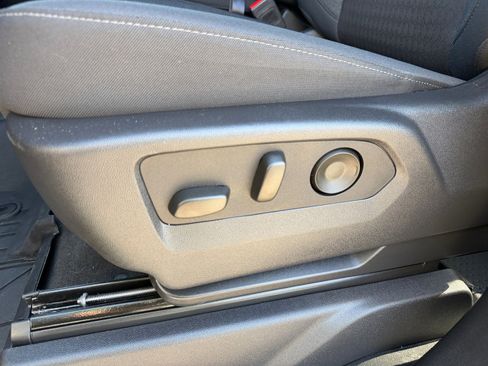 Used 2025 Chevrolet Silverado 1500 Custom image 11