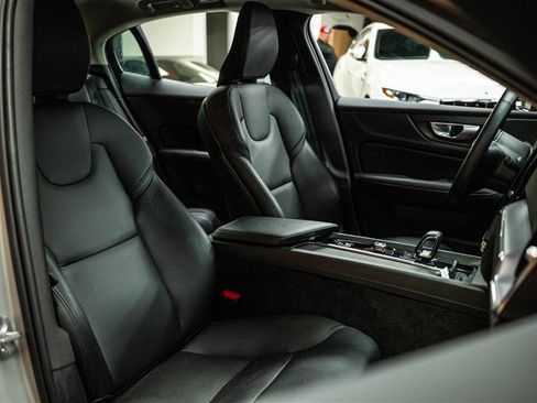 Used 2024 Volvo S60 B5 Core image 14