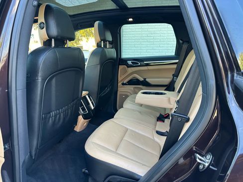 Used 2014 Porsche Cayenne Platinum Edition image 17