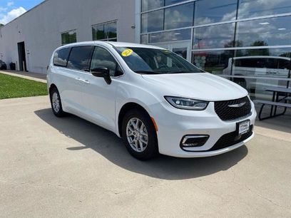 Used 2024 Chrysler Pacifica Touring-L