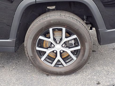 Used 2023 Jeep Grand Cherokee L Limited image 20