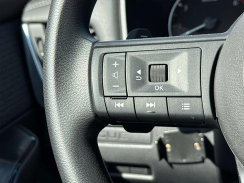 Used 2023 Nissan Rogue S AWD/4WD image 14