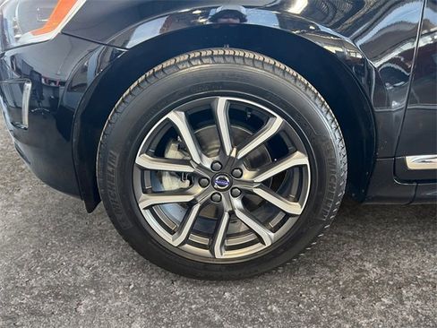 Used 2016 Volvo XC60 T5 Platinum w/ Climate Package image 12