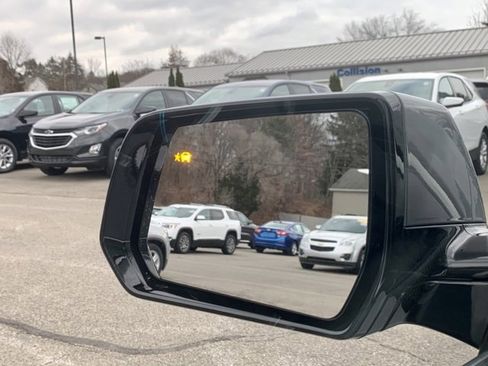 Used 2018 Chevrolet Traverse LT image 36