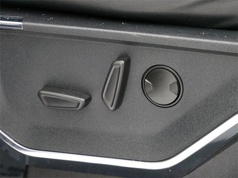 Used 2023 Ford F250 Lariat w/ Chrome Package image 12