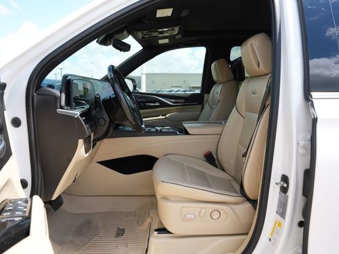 Used 2021 Cadillac Escalade ESV Premium Luxury AWD/4WD image 16
