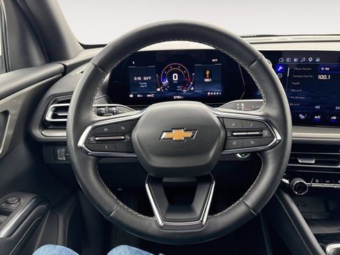 Used 2025 Chevrolet Traverse LT AWD/4WD image 18