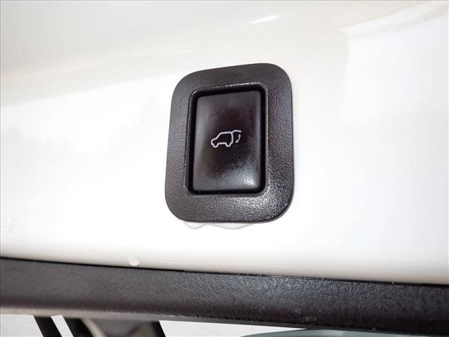 Used 2017 Toyota Highlander XLE AWD/4WD image 9