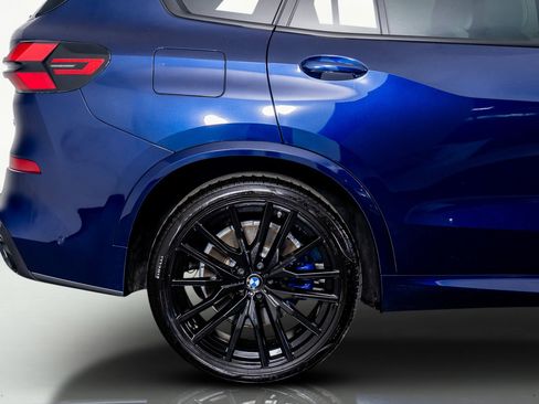 Used 2025 BMW X5 M60i w/ Premium Essential Package image 8
