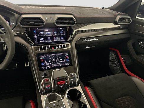 Used 2024 Lamborghini Urus Performante AWD/4WD image 25
