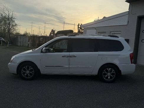 Used 2014 Kia Sedona EX w/ Luxury Package FWD image 4