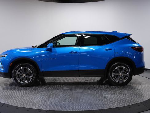 Certified 2025 Chevrolet Blazer LT w/ Driver Confidence Package FWD image 4