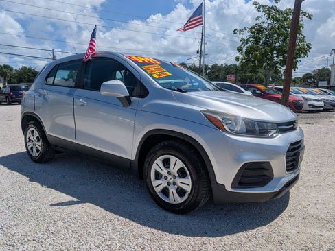 Used 2017 Chevrolet Trax LS FWD image 3