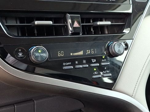 Used 2022 Toyota Camry XLE w/ Navigation Upgrade Package FWD image 20