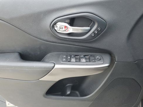 Used 2019 Jeep Cherokee Limited w/ Technology Group AWD/4WD image 12