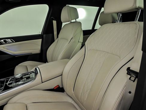 Used 2025 BMW X7 M60i AWD/4WD image 19