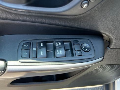 Used 2019 Jeep Cherokee Limited w/ Luxury Group AWD/4WD image 26