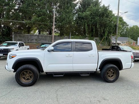 Used 2022 Toyota Tacoma TRD Sport AWD/4WD image 7