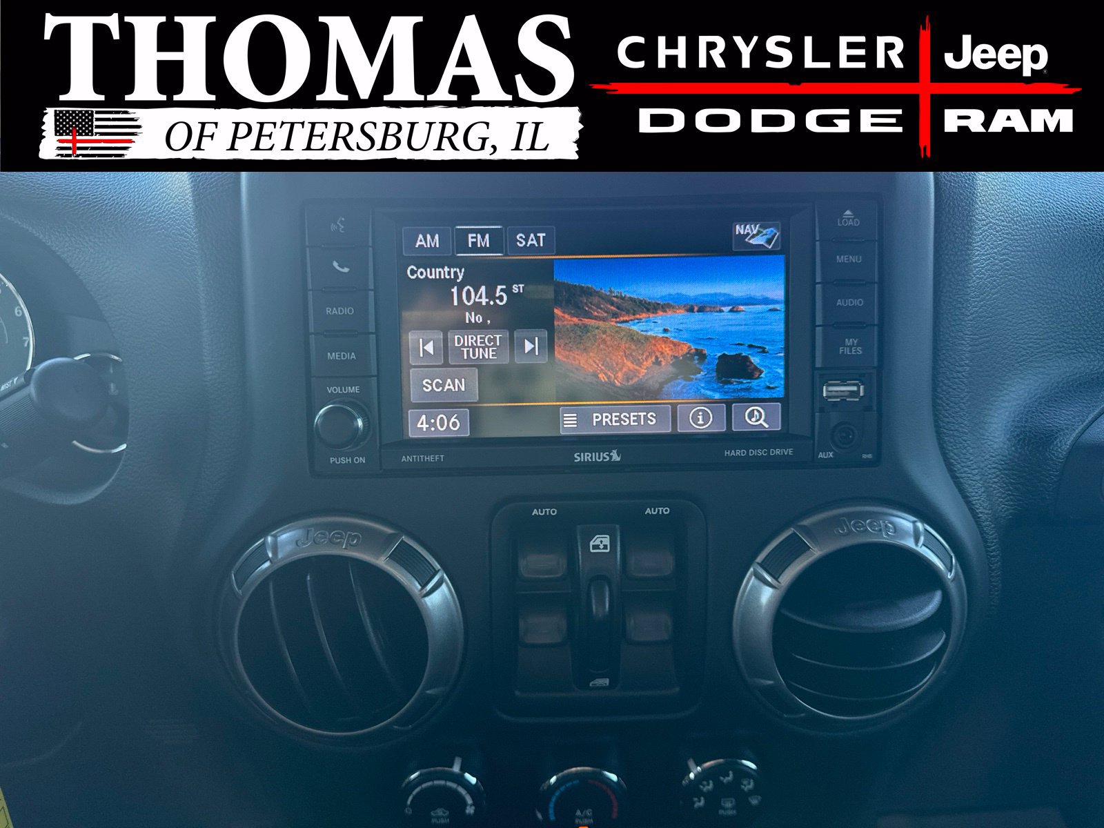 Used 2018 Jeep Wrangler Unlimited Sahara w/ Dual Top Group AWD/4WD image 17