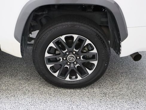 Used 2023 Toyota Tundra Limited AWD/4WD image 10