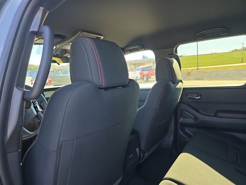 Used 2025 Nissan Frontier PRO-4X image 11