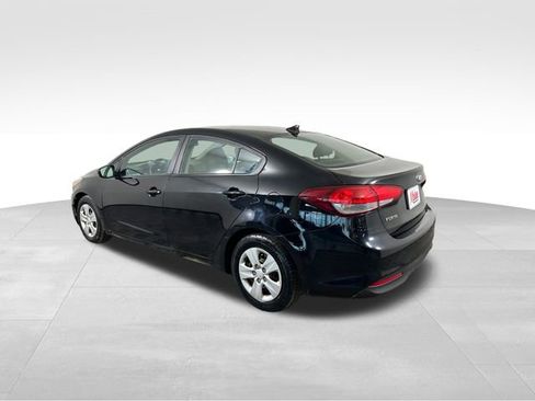 Used 2017 Kia Forte LX w/ LX Popular Package image 4