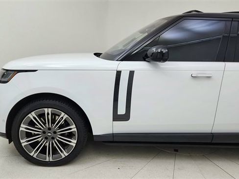 Used 2023 Land Rover Range Rover Long Wheelbase Autobiography image 9