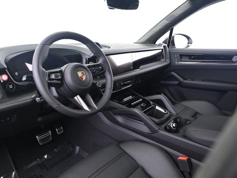 Used 2026 Porsche Cayenne GTS AWD/4WD image 4