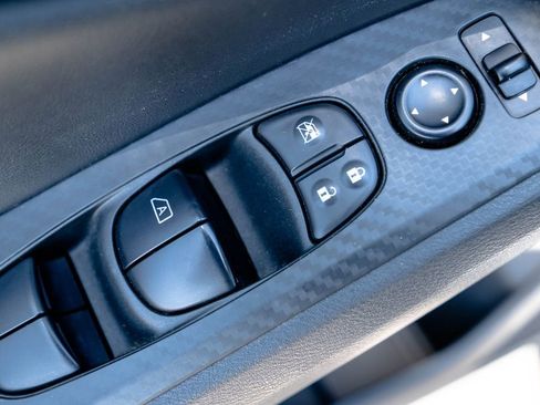 Used 2024 Nissan Altima 2.5 SV image 18