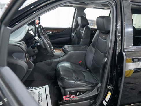 Used 2020 Cadillac Escalade ESV Premium Luxury w/ Escalade Sport Edition image 16