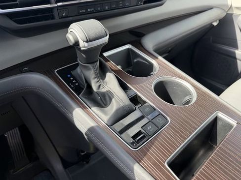 Used 2023 Toyota Sienna XLE image 17