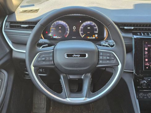 Used 2025 Jeep Grand Cherokee Laredo X AWD/4WD image 6