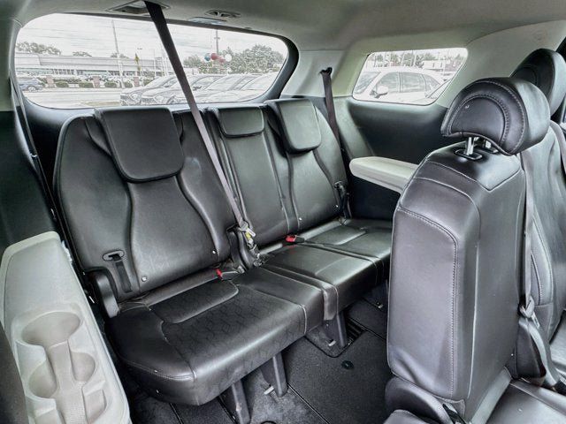 Used 2024 Kia Carnival LX FWD image 26