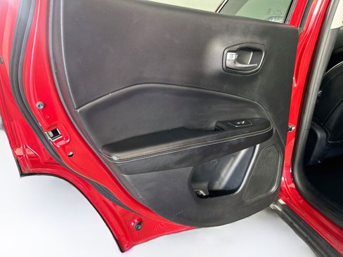 Used 2018 Jeep Compass Latitude w/ Popular Equipment Group FWD image 24