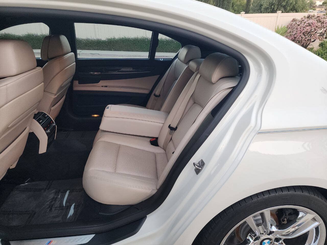 Used 2012 BMW 750Li w/ Driver Assistance Pkg RWD image 20