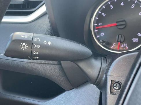 Used 2021 Toyota RAV4 LE AWD/4WD image 39