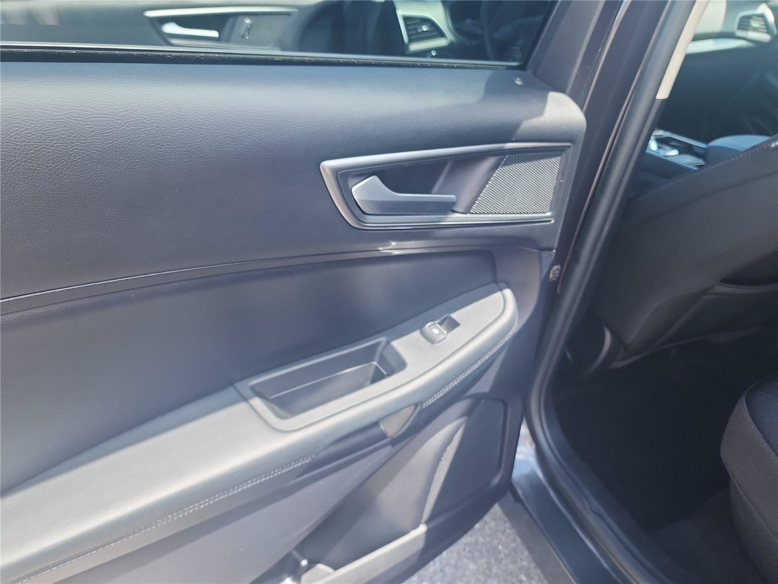 Certified 2020 Ford Edge SE FWD image 16